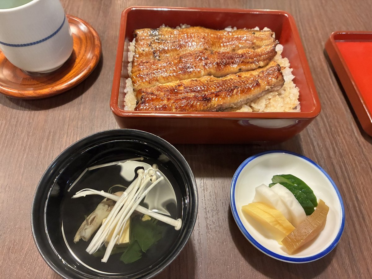tt_naomi's tweet photo. 平和島にある創業110周年の炭火焼きうなぎ「はせ川」
仲間とゆっくり会食
青山椒かけてまた更にピリッと美味し、たまの贅沢。 https://t.co/I7gRL9YEHc