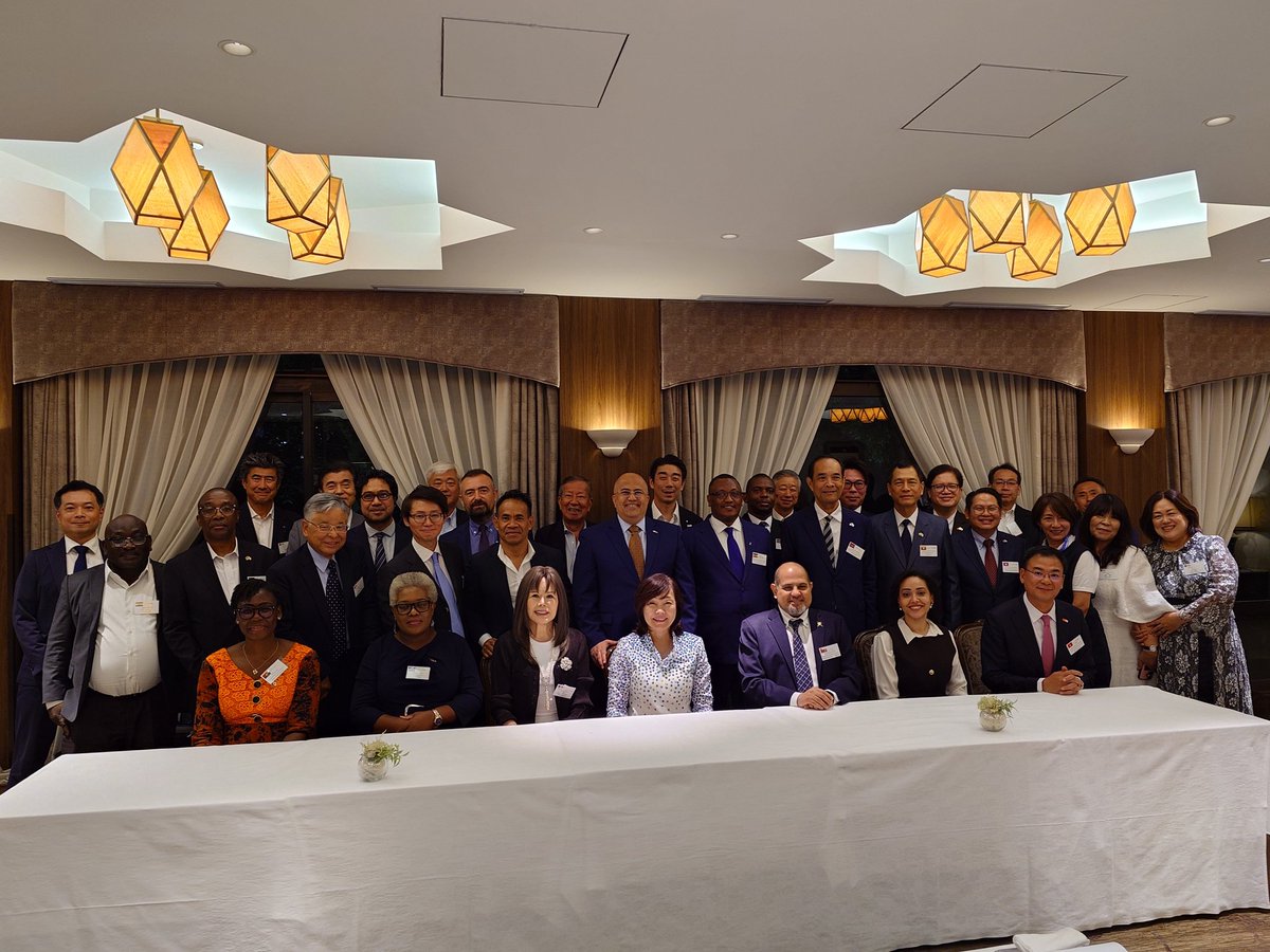 akie_official's tweet photo. アジア・アフリカ・アラブ55
会長に就任して初めての会に出席。
主人の話をしていただいたり、一緒に撮った写真を見せていただいたり
嬉しかったです😌
https://t.co/winumAOBHB https://t.co/ou9nvEQiz0