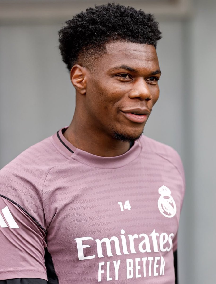 FrankEra_'s tweet photo. 🚨🗣️ | Steven Railston on #MUFC’s interest in Aurélien Tchouaméni:

“I spoke to a United source on the weekend in Trondheim, and were adamant that a deal is NOT currently realistic due to the cost involved. 

“The internal feeling is that if Real Madrid were willing to sell the midfielder, he would NOT be available at a price United could meet.

“Tchouaméni is a DREAM signing for United, and they would absolutely make an offer if they received the right signals from Madrid on the PRICE.”

[@StevenRailston]