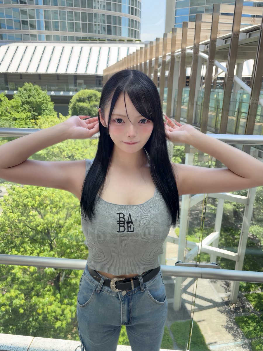 しみあや 低身長 × 巨乳 × ノースリーブ ♡
