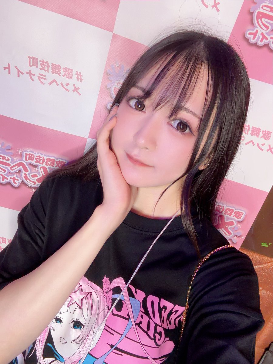 taicho_dj's tweet photo. 昨日はこんなにかわいいTシャツ着てたのにニディガ1曲もかけるの忘れたんです　バカ‼️ #歌舞伎町メンヘラナイト https://t.co/rT0TxShT7A