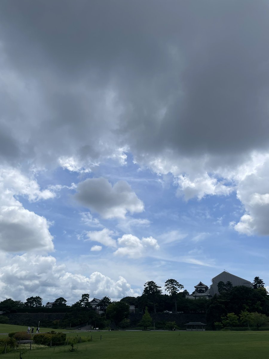 asdn4231's tweet photo. 7/27 お昼の空もよう https://t.co/Ke8cdF6zlX