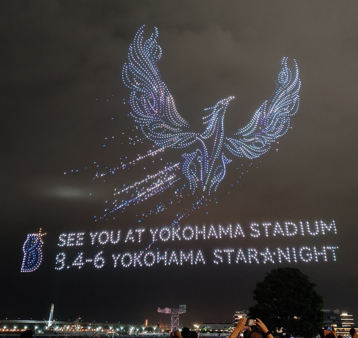 chaumoru's tweet photo. YOKOHAMA STAR☆NIGHT DRONE SHOW🐹🌟🐹
#baystars #みなとみらい https://t.co/UIhvkO0iox