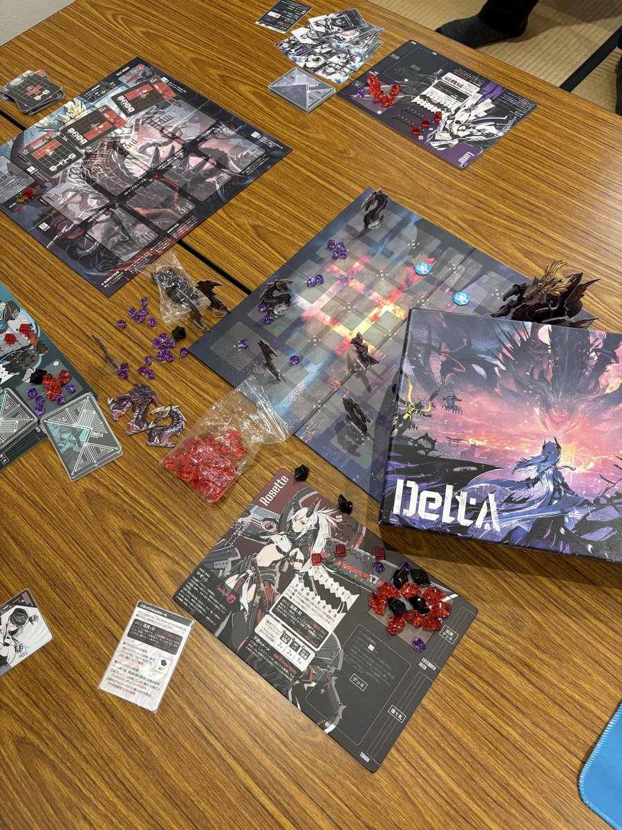 backgam73941468's tweet photo. 昨日は定例会を行いました！

「HacKClaD:DeltA」は、フィールドにいるクラッドからの攻撃を避けながら、ダメージを与えて魔石を稼いでいく、デッキ構築型ボードゲームです！

キャラクター固有の“クラックスキル”の使い所を見極めろ…！

#日大生産工 #ボードゲーム #ボドゲ https://t.co/THShl81Dk2