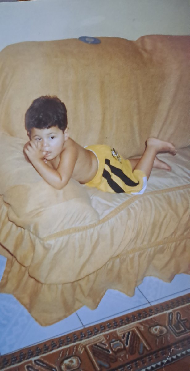 pedrinhulux's tweet photo. Hoje tem a volta do Sítio no @globoplay, e no 1° play fui teletransportado para a melhor época da minha vida. O Pedrinho de 5 anos que ligava para mamãe e pedia o dvd do sítio e perturbava a avó para fazer bolinhos de chuva 🥹😭. Sítio do Picapau Amarelo, você sempre será famoso https://t.co/Yugjayp0X2