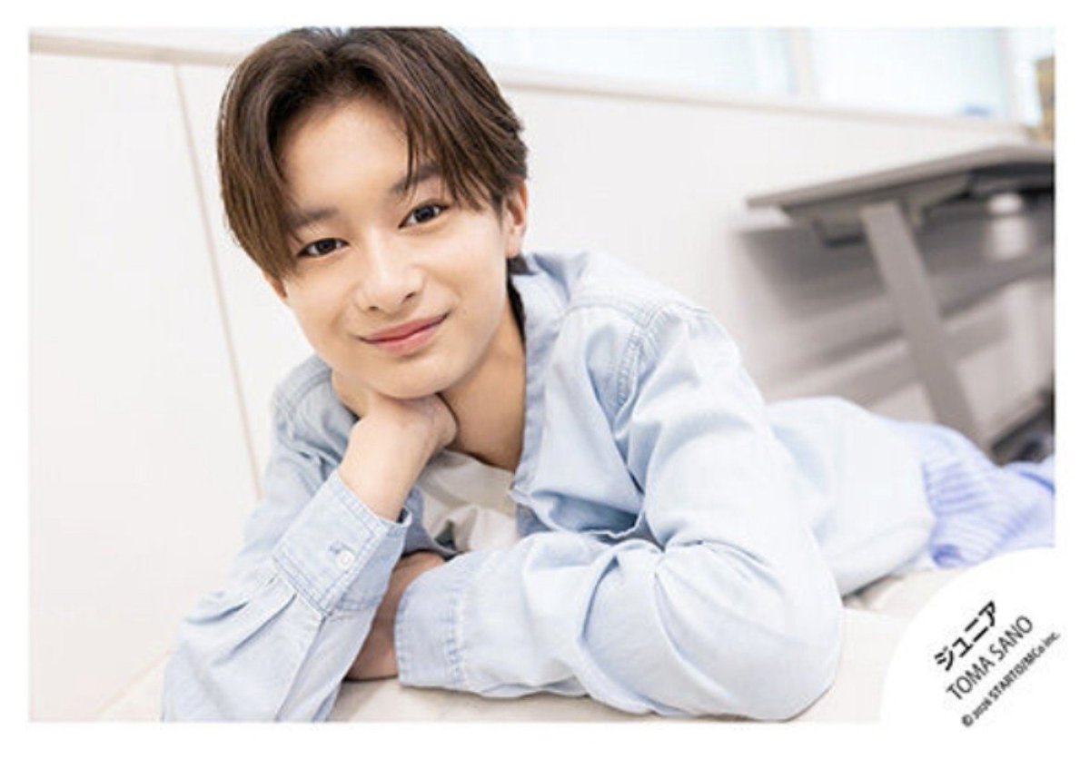 s10mato's tweet photo. 写真がかっこよすぎてこっちのアカウント返ってきた😻😻絶対13歳のポージングじゃないよこれ https://t.co/jDs32Gko6S