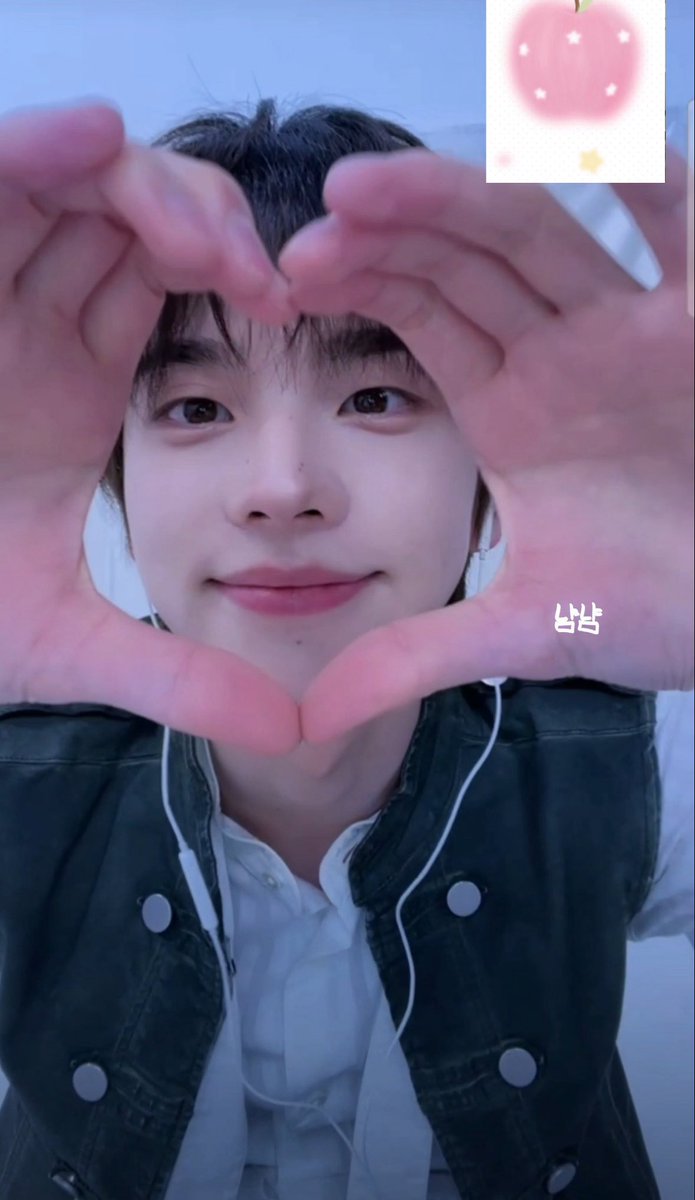 42love247's tweet photo. 260727 이즈위 #신유

하트안에 만두가두기♡ https://t.co/4lI3sLQAgM