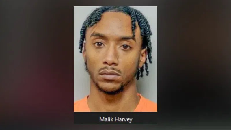GaryCollins's tweet photo. DJS EMPLOYEE ARRESTED: Malik Abdul Harvey, who works at Cheltenham Youth Detention Center, was arrested with 5 juveniles on July 23 (Thurs.) by Florida police for allegedly stealing from a 7-Eleven.

They were in FL from DC/MD for an unrelated travel basketball youth tournament. https://t.co/tpRPUV5rUE