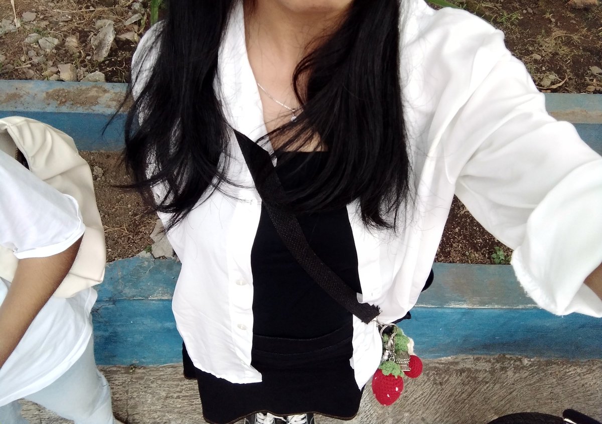 stroberrhee's tweet photo. my makeup looks surprisingly good today that my camera couldn't even captured it #narsis https://t.co/FtxbVzMSgj