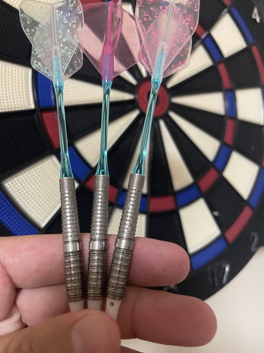 yy_darts_only's tweet photo. FitPointPlusのロングが出るということで予習がてらものすごーく久しぶりにFitで投げたんだけど

トリニのバレルと相性いい気がするんだよなー
エデルとかレイジー投げてた時も結果Fitのした記憶あるし
伸び代感じてる時ほど合う気がしている https://t.co/WFjdze1BUd
