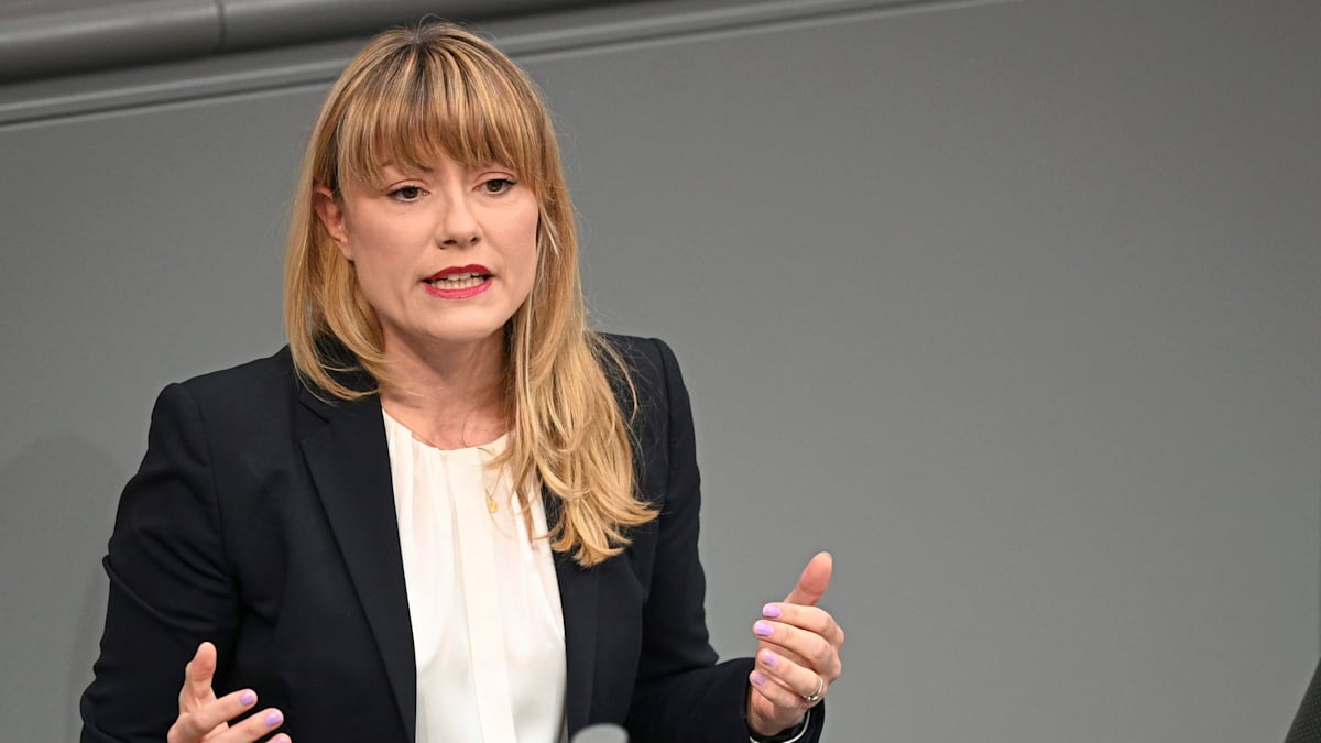 welt's tweet photo. „Wir müssen beides bekämpfen, sowohl die Islamisten als auch die Rechtsextremisten“ https://t.co/i8mSY2TLDj https://t.co/epkoc4giur