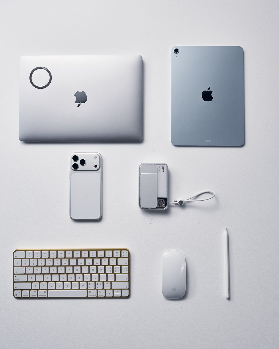sharge_official's tweet photo. Starting the week with an EDC check.✨
What's the one thing you never leave home without? 👇
#sharge #AppleEcosystem #Apple #TechSetup https://t.co/To3lwXuMgx