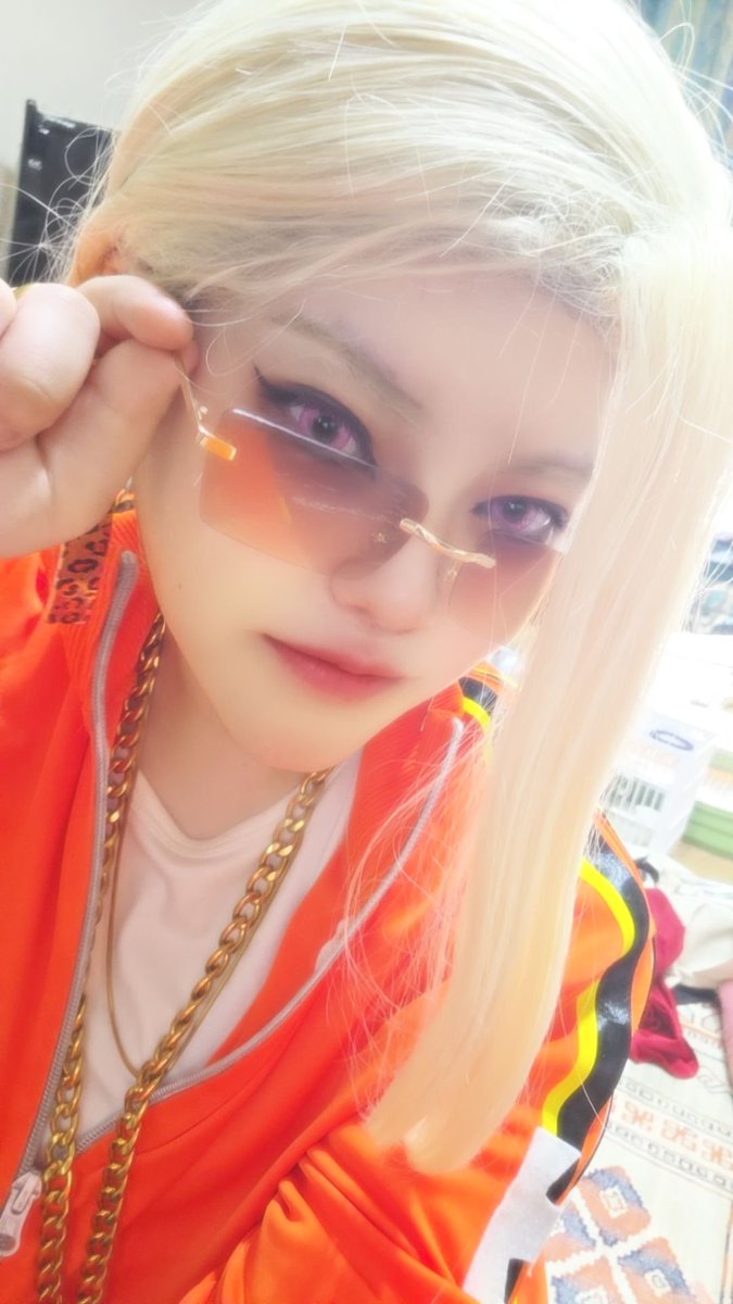 そら tweet media