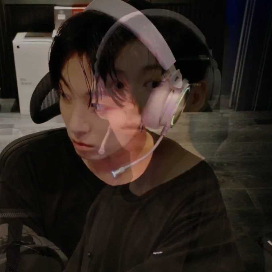 JeonJungkook_BR's tweet photo. Ele testando a transição das câmeras e os estáticos nascendo KKKKKKKKKKKK 😭 https://t.co/vc4Bn5sksn