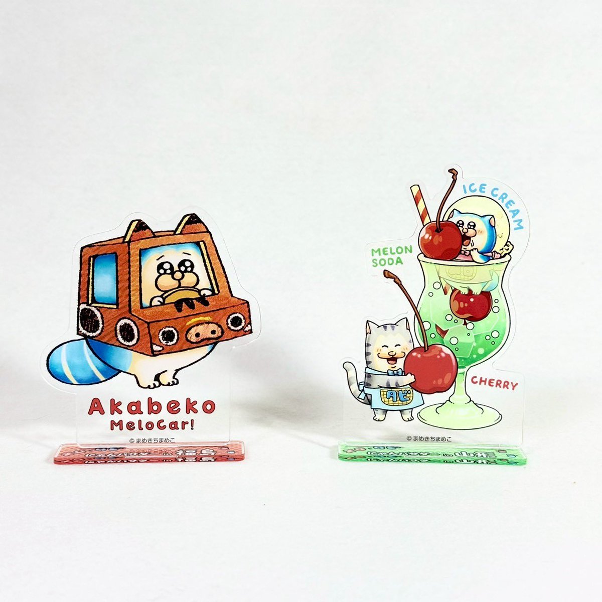 AMBASETC's tweet photo. 人気ブロガー・まめきちまめこ氏の愛猫をモデルとした『メロとタビ』シリーズ（ @melototabi ）。

✨新商品✨

アクリルパネルスタンドが新登場！

メロとタビの可愛らしさが詰まったデザインです♪(赤べこはメロのみ)

【店舗発売】
7月30日（木）より順次

【オンライン発売】
8月1日（土）12:00～ https://t.co/ALWYHQu6VE
