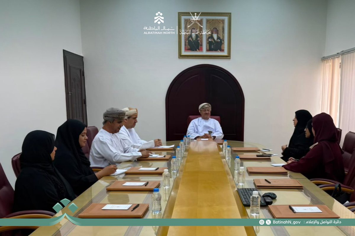 BatinahN_gov's tweet photo. التقى سعادة الشيخ سعود بن محمد الهنائي، والي #صحار، بإدارة إحدى المدارس المنتسبة لمنظمة #اليونسكو، للاطلاع على مبادراتها التعليمية وبرامجها وخططها المستقبلية الهادفة إلى تطوير المستوى التعليمي والمعرفي للطلبة، بما يسهم في رفد مسيرة التنمية التعليمية والمجتمعية في الولاية. https://t.co/EtJVswOcRj