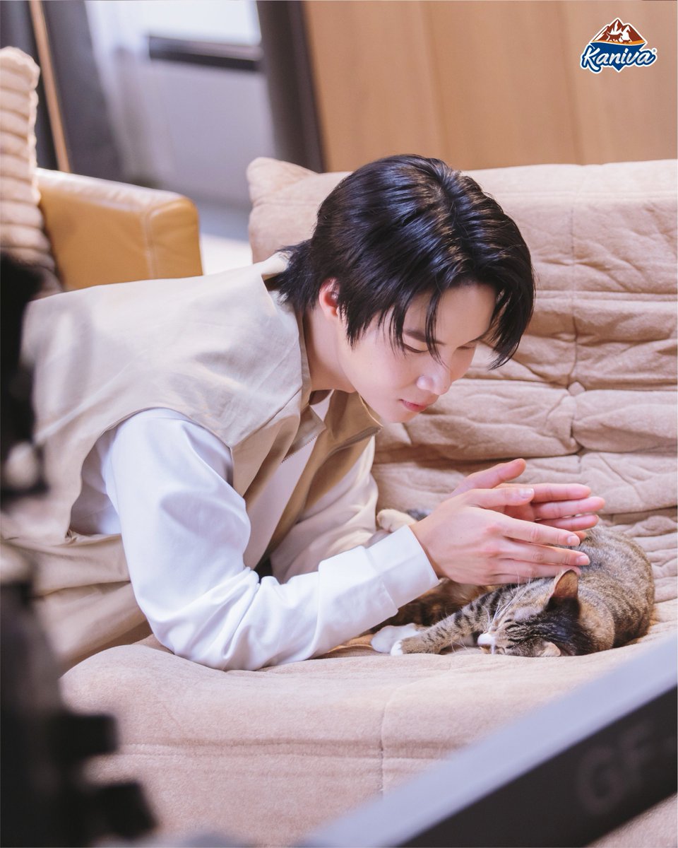 Momotarozi's tweet photo. ทำอะไย สับๆเมี๊ยวหย๋อ
#JUNGT 
#KANIVAxBUS https://t.co/TYYyZ1w0NV