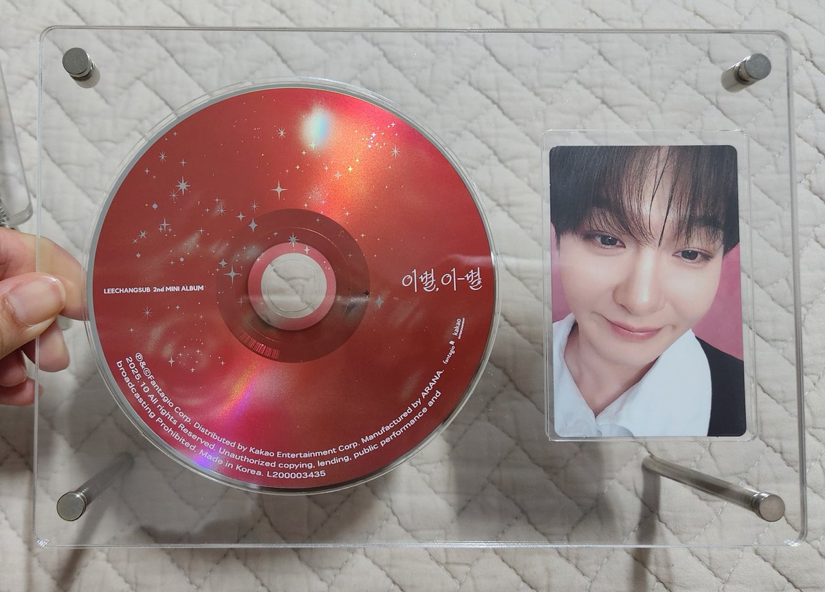 pluto_ZZANCHIN's tweet photo. 다이소에 정말 쓸만한게 나와서 바로 꾸며봄
아 남은거 다 쓸어올걸
앨범종류별로 쫙 해놓으면 이쁘겠다 https://t.co/latrqc1lln