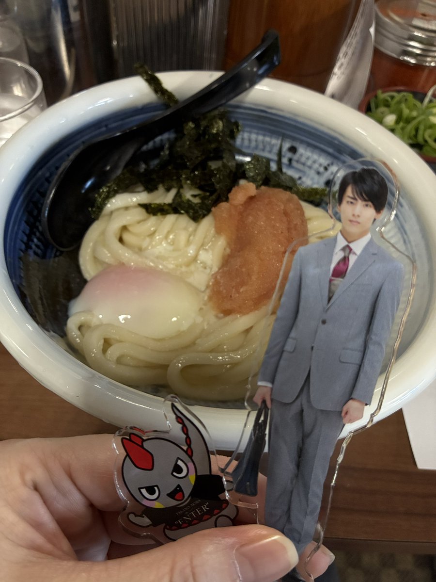 KOFUYU0320's tweet photo. 立花うどんさんレポ
先着のエコバッグはもらえませんでしたが物販として買えた‼️
今回は暑かったので冷たいぶっかけにしました‼️
うどんのコシがたまらなく美味しかったです❤️
アキラさん連れてった😍 https://t.co/zr8z7TxQ5q