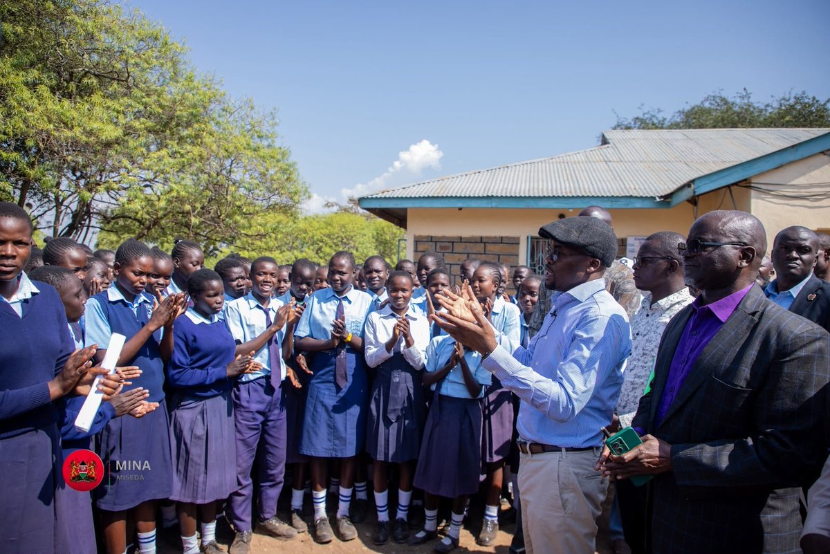 ray_omollo's tweet photo. Within every learner is a unique light waiting to shine. Our role is to nurture it, encourage growth, and inspire confidence to achieve great things.

Engaged learners of Alara Primary School in Karachuonyo Constituency, Homa Bay County, in a motivational session focused on inspiring confidence and a commitment to academic success.
