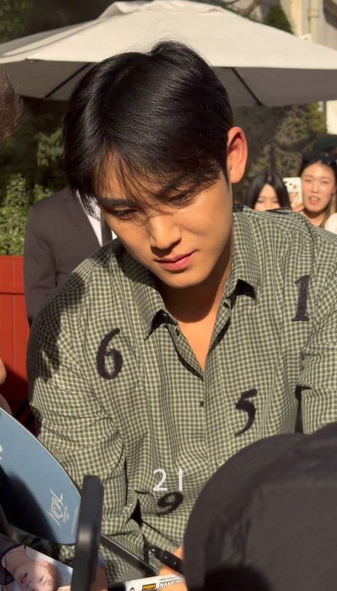 mingyuHQpics's tweet photo. this mingyu 🖤 https://t.co/uSVAYN9SDb
