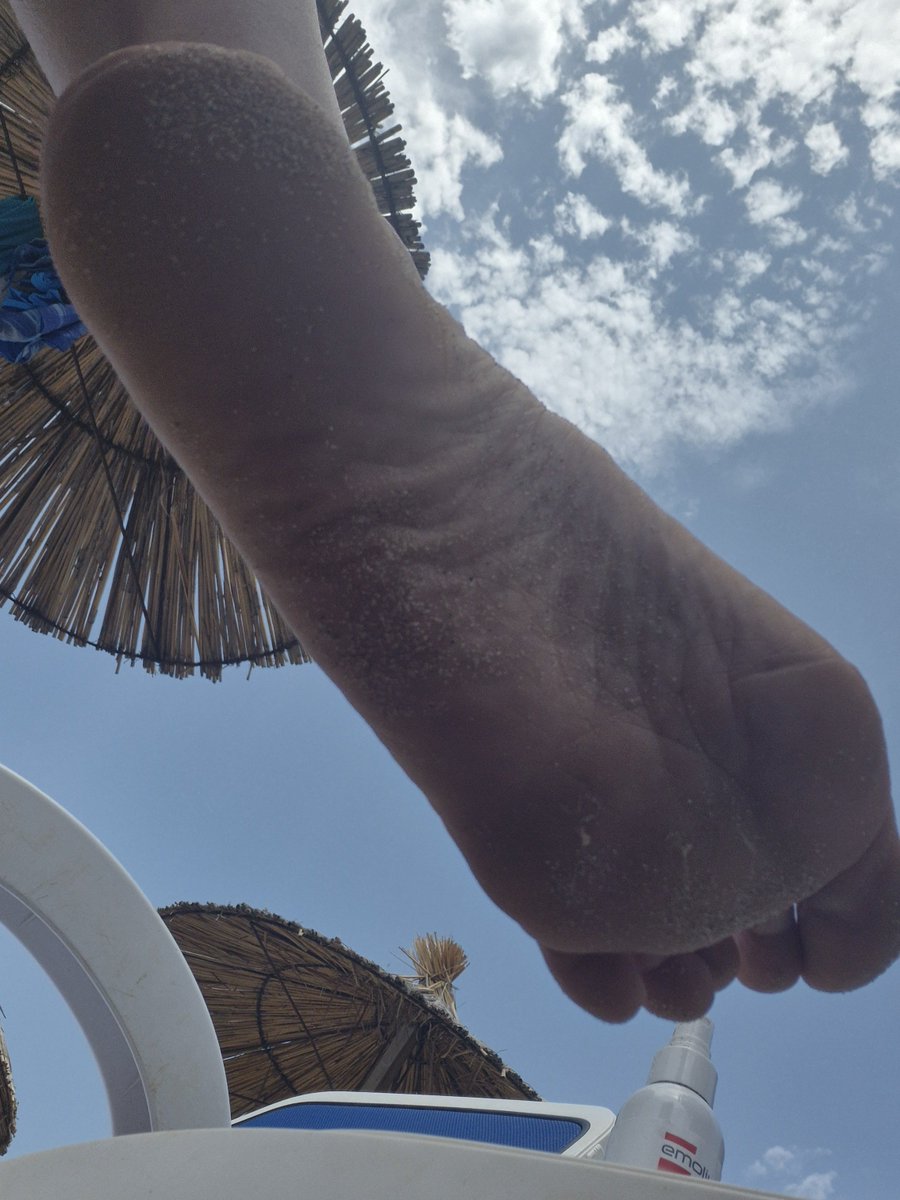 pani_findom's tweet photo. Summer vibes
#findom #femdom #footfetish #slave #moneyslave https://t.co/554Byw6Gf6