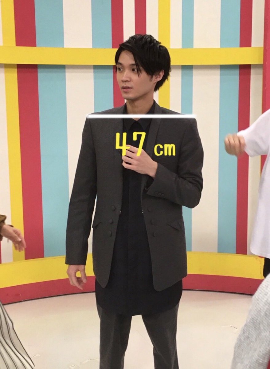 7XKSICkULE1785's tweet photo. 元々広い上に役作りで鍛えたためデカすぎると話題
#磯村勇斗　#映画mentor https://t.co/agmGS8uo73