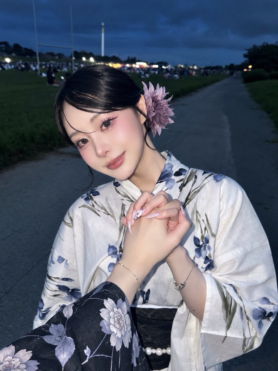 reI__222's tweet photo. この撮り方可愛すぎるので
花火大会の時参考にして‼️ https://t.co/zAX6iYSXzQ