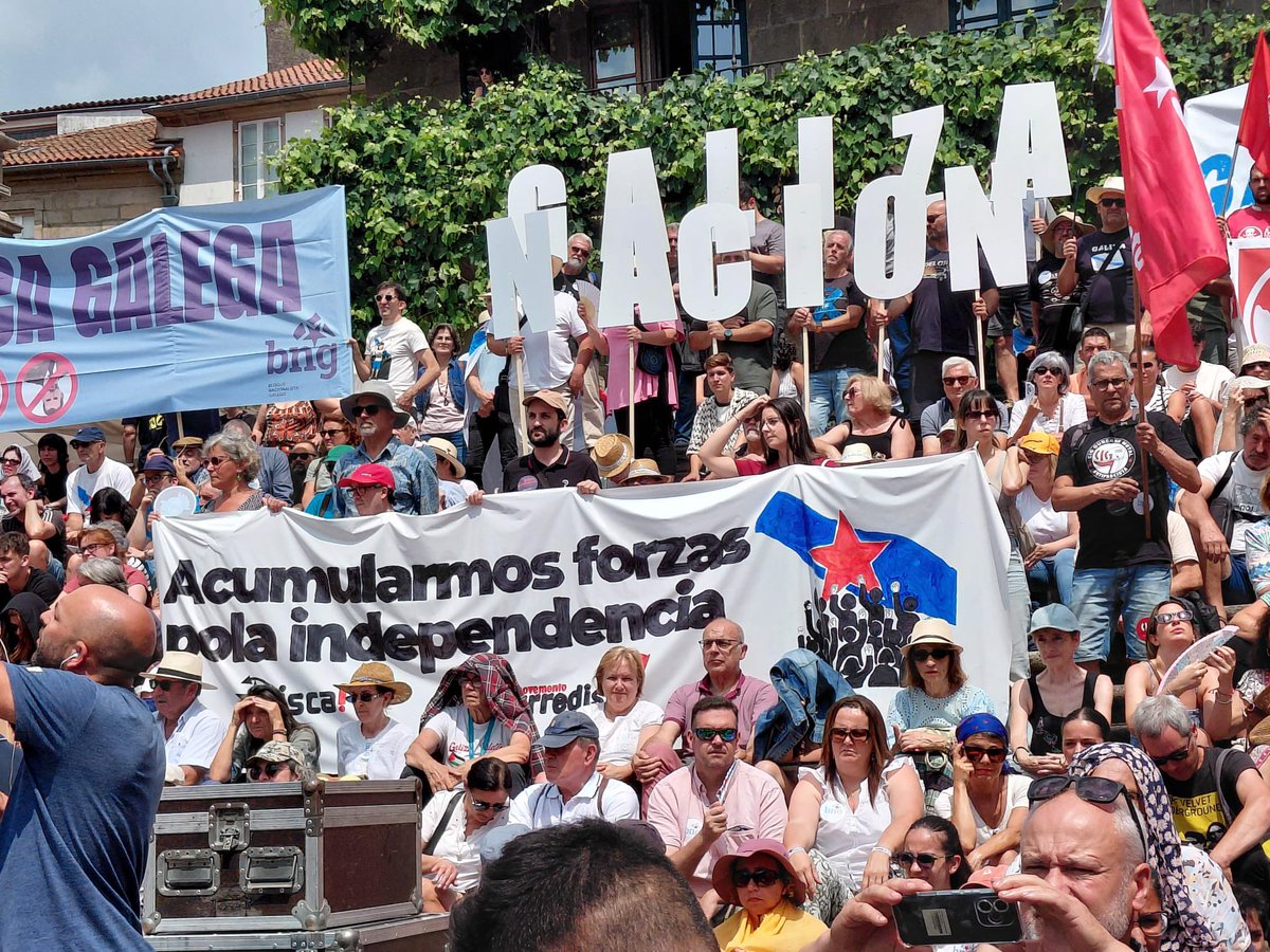 arredista's tweet photo. Máis un Día da Patria, saímos á rúa convocadas polo conxunto do tecido organizativo nacional para reivindicarmos un país soberano e para agudizarmos o tensionamento social, chave para o éxito das loitas que libramos como pobo e como clase. https://t.co/XSAjq85QDB