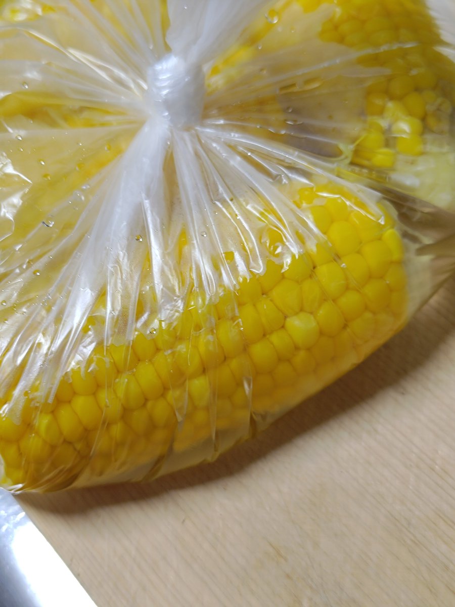 TaplaTone's tweet photo. レンチン🌽さん
海水浴(塩水ダイブタイム)😌 https://t.co/GLxPiBzwBX