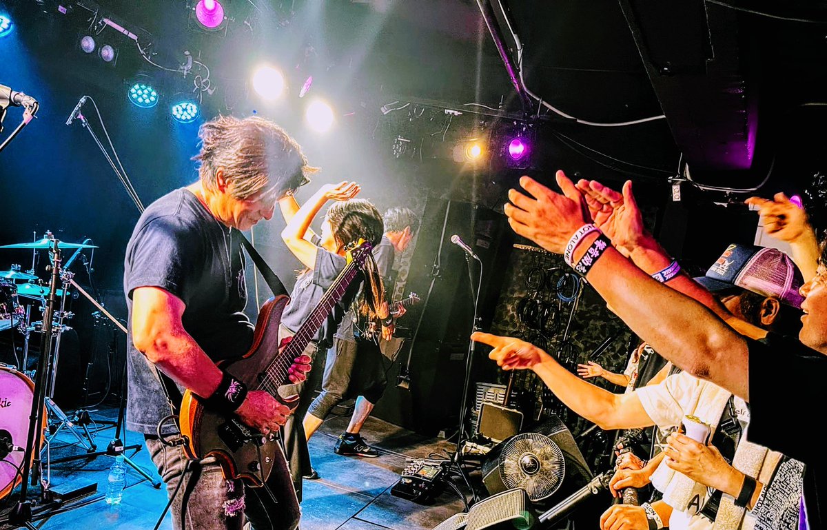 Spira__official's tweet photo. 福井の音楽の祭典！Old Rookie's JAM！vol.8出演しました！見てくださる皆様の笑顔と掲げられた拳に沢山パワーいただきました！✨️
誘ってくださった旅人さん、ご来場の皆様、出演者の皆様、Old Rookie芹沢さん&amp;スタッフ様、ありがとうございました…！👏
#TWENTY3 #旅人 #JACK ROSE
#Catch and row https://t.co/YNH54xF9IB