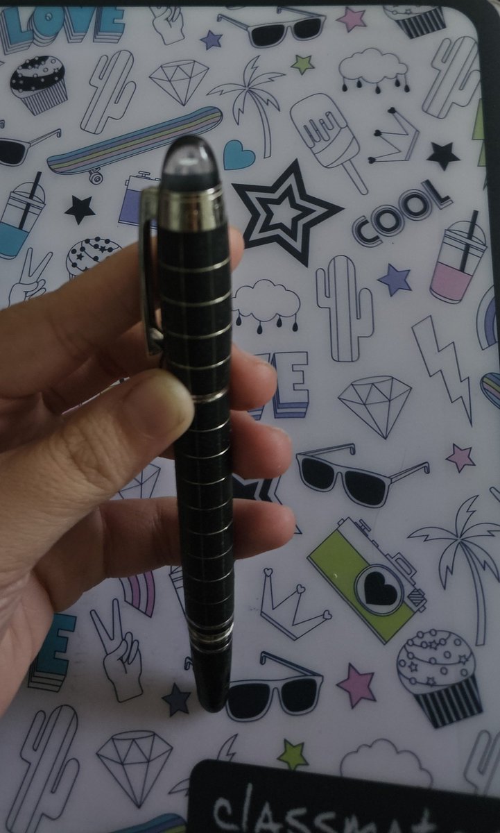 icecubes_rcool's tweet photo. My ex gifted me a pen, i didn't think much of it. Today while shifting i found it. The pen is a Montblanc and is worth around  ₹40,000 on etsy. 
I was about to sell it with scraps.

And yes, after 3 years, it is still working https://t.co/UzlbZf2b0v