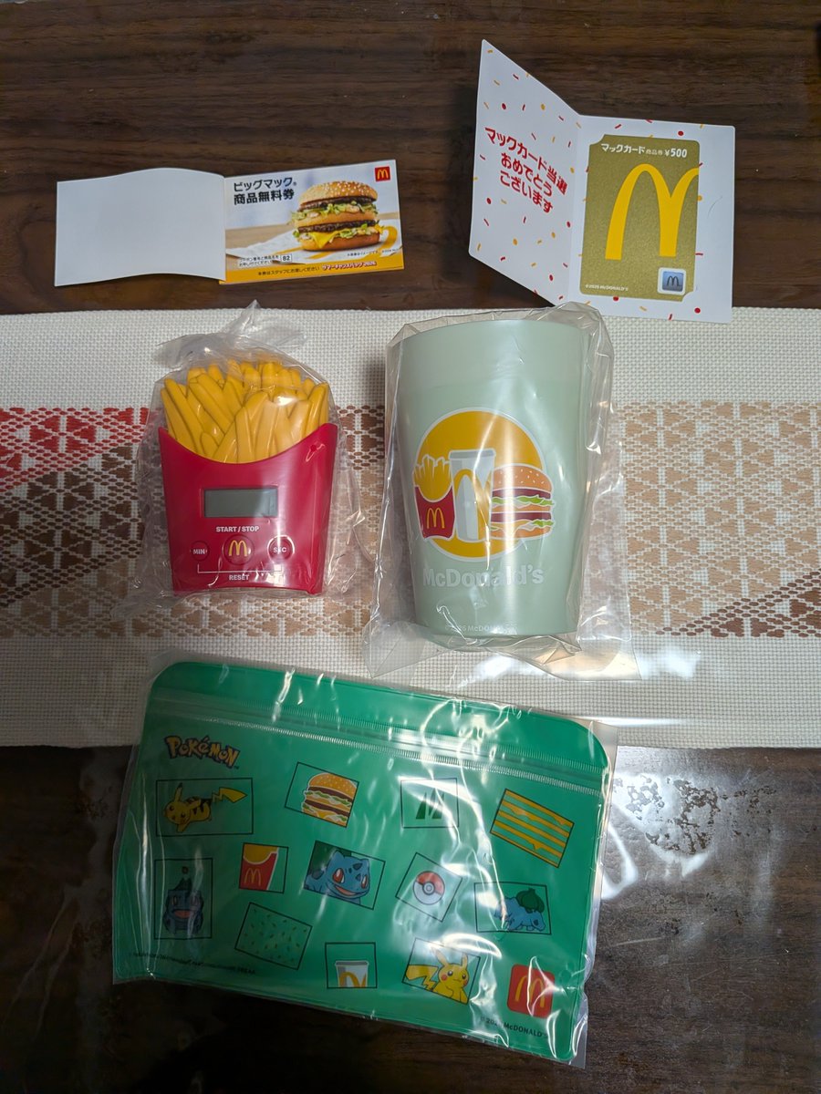 koucha290's tweet photo. マックのサマーチャンスバッグ当たり、さらにゴールドマックカードも当たって嬉しい！#マクドナルド https://t.co/bpLBFKg8dK