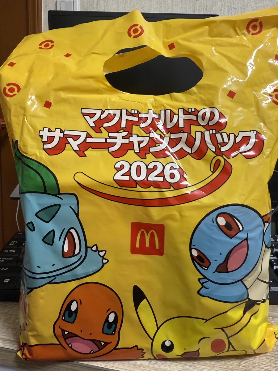 PokeYuTabi's tweet photo. マクドナルドのサマーチャンスバッグ2026が当選してたので、購入してきました🍟
カラーチェンジカップとジッパーポーチはゼニガメでしたよ🐢
なんと金色のマックカードが当たってました🎯
やったぁ✌️
#マクドナルド #マクドナルドのサマーチャンスバッグ #ポケモン https://t.co/483OKuhGKn