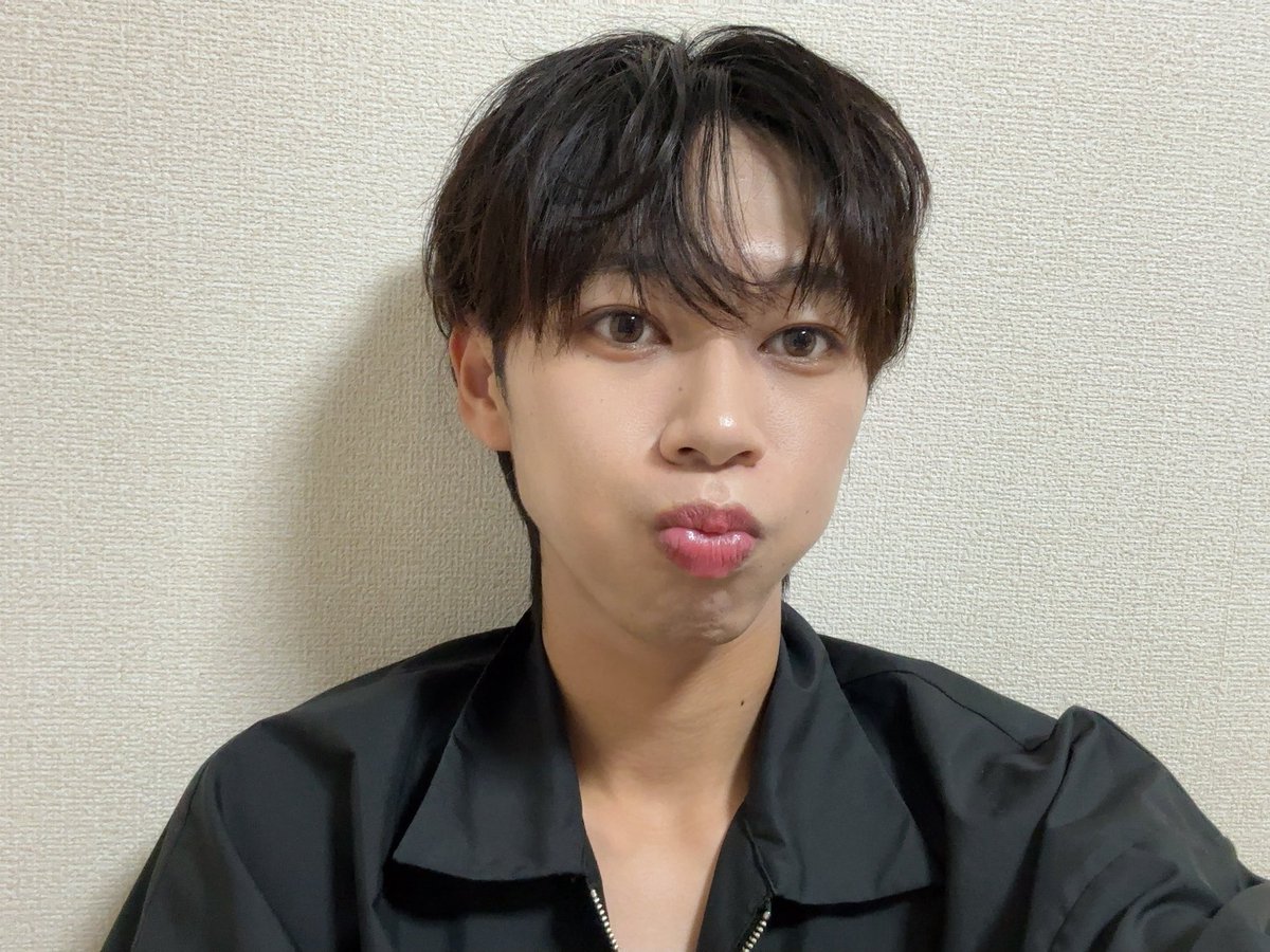 hideyuki_hinata's tweet photo. オンラインお話し会参加してくれた
皆さんありがとうございました！！

まだまだ話し足りないくらい
あっという間に過ぎてしまいました😭
とても楽しかったです！！

ありがとうございます！
明日はワンコインライブです！
ぜひお越しください😆

#サイラプ
#サイレントラプソディ https://t.co/dR8Bea7UXY