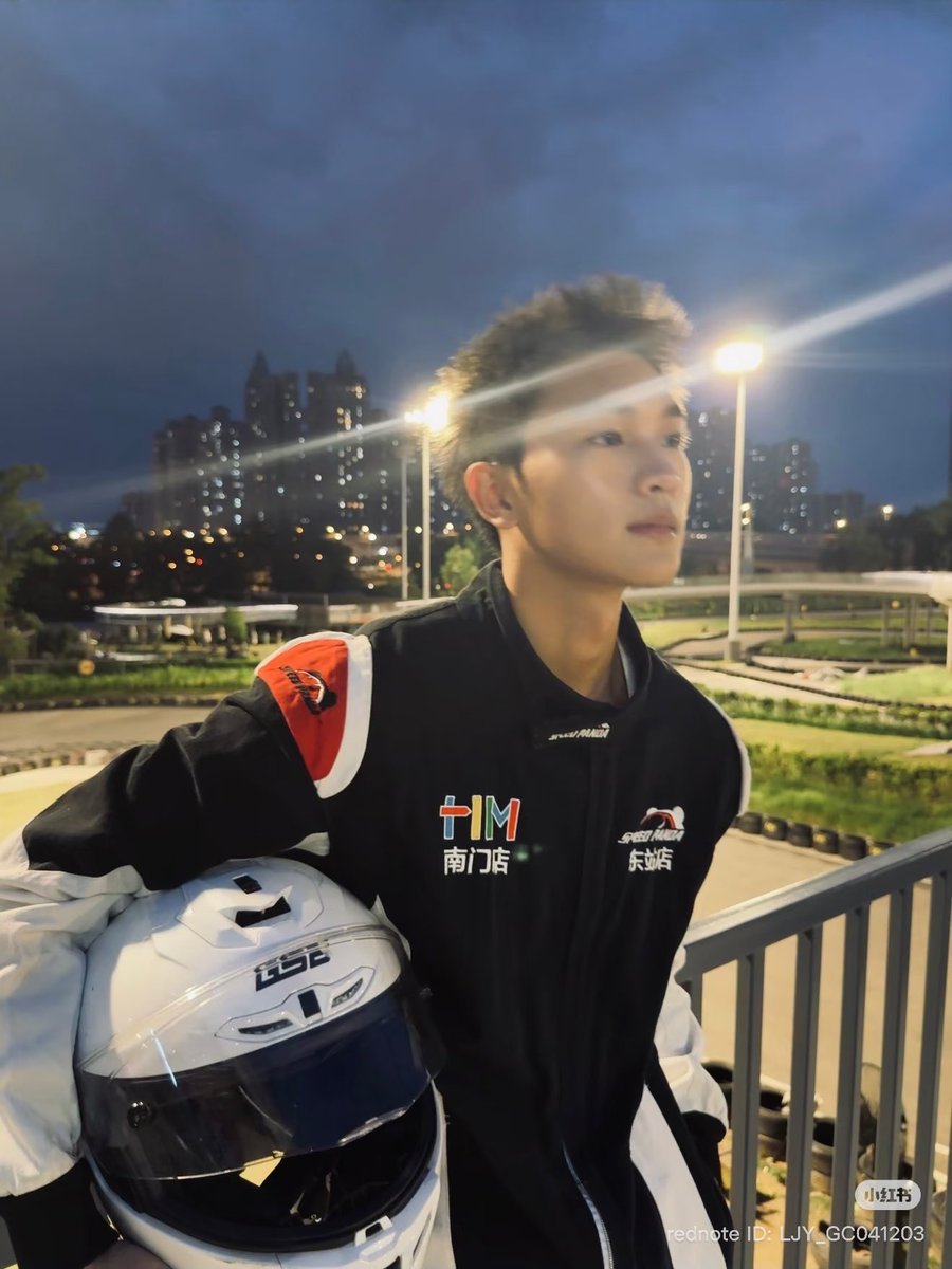 bear4whale's tweet photo. gayest side profile https://t.co/2lJdnMgp03
