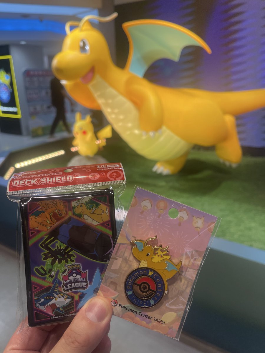 HA_GANEY's tweet photo. 台湾のピンズと
マスターボールリーグのスリーブGET！
(2限でした) https://t.co/9oyKgoqJ92