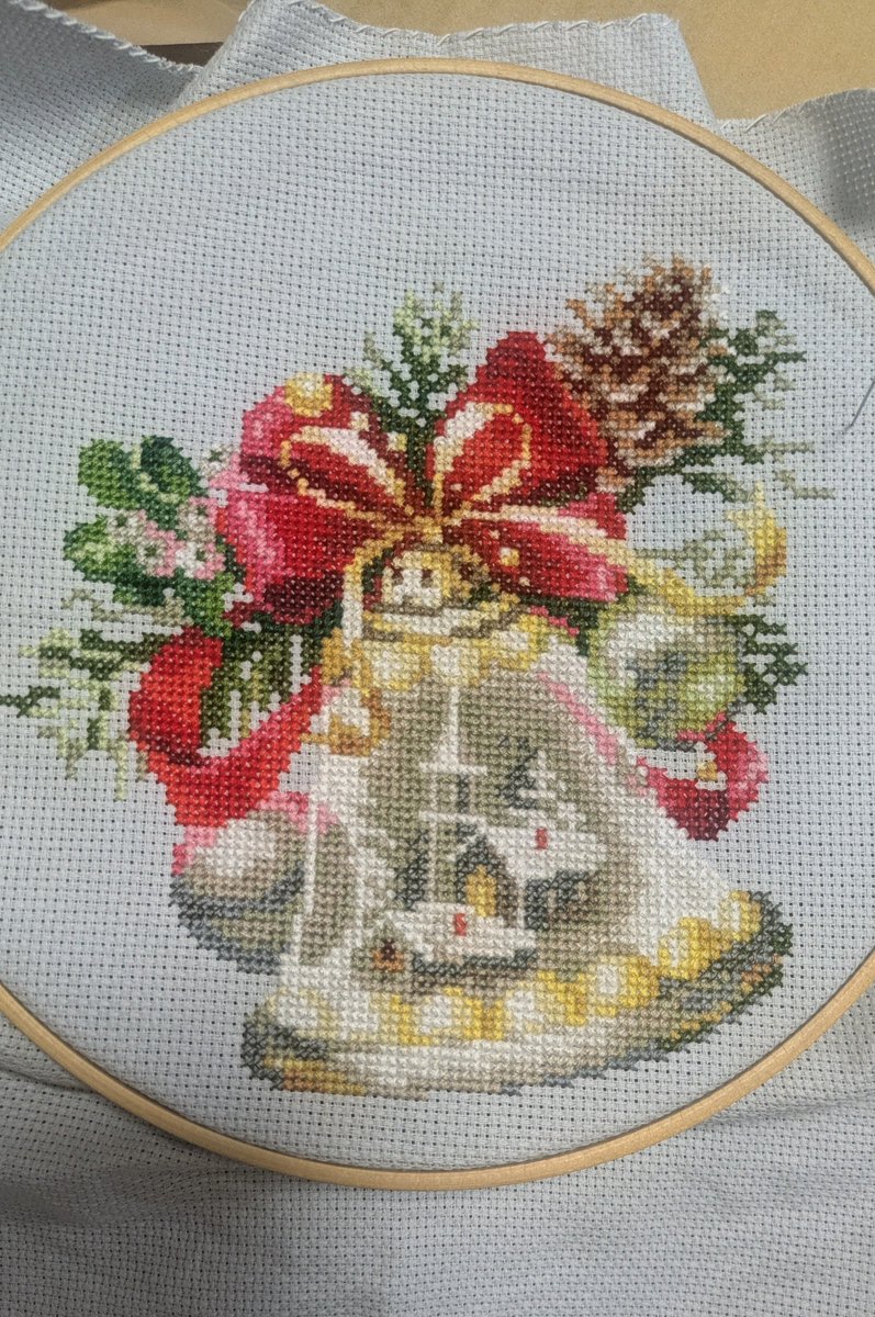 Mayaya3229's tweet photo. クリスマスの刺繍は鮮やかでいつも楽しい〜
#進捗状況
#クロスステッチ https://t.co/0qwFMnbo9X