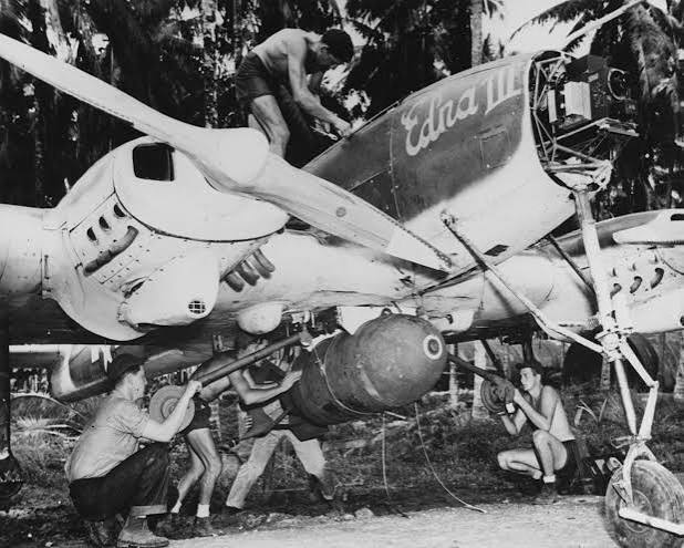 History_Mil's tweet photo. Four TDR-1 drones flew 55 miles, each carrying a 2000 lb bomb to strike AA battery on a beached merchant ship. Only one drone hit the target directly destroying it.

This marked the first kamikaze drone strike carried out by US Navy on Sep 27, 1944 against Japan in Bougainville. https://t.co/EsqSiYIra6