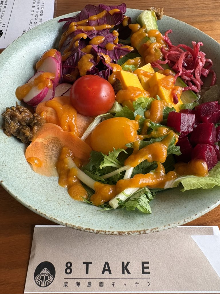 NobumasaUeda's tweet photo. 半年分の生野菜食べた

顔に似合わず盛り付け上手な上田です

好きな野菜がズッキーニからコリンキーに代わるかも

やっとスペシウム光線が火を吹いた🔥

頑張れウルトラマン！！ https://t.co/oBrNR4l7I1