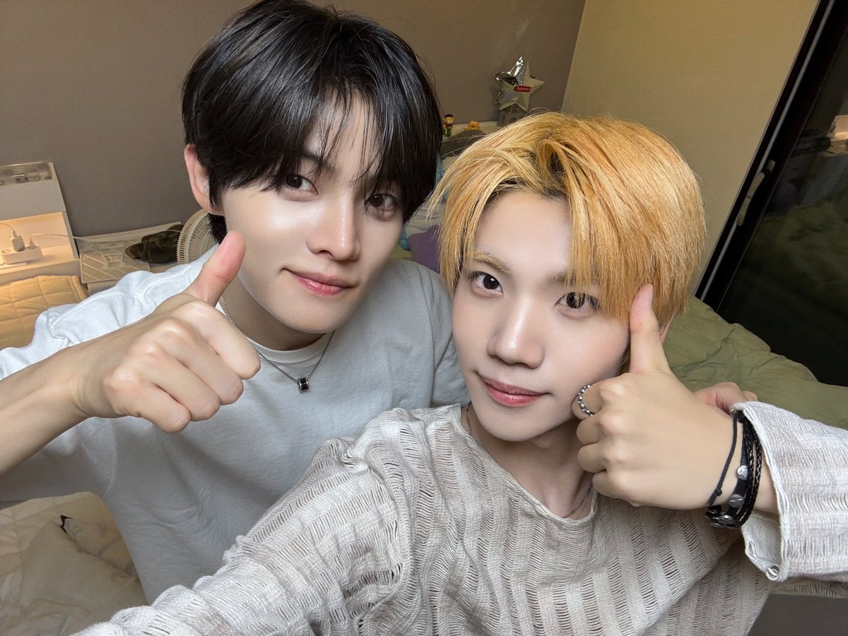 closeyoureyes_7's tweet photo. 우리 오순도순 잘 살아보자 🏠🤝

#CLOSEYOUREYES #클로즈유어아이즈 
#CYE #클유아 https://t.co/05nLixflLO