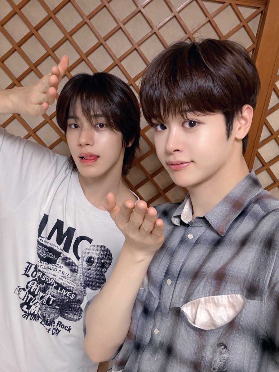 closeyoureyes_7's tweet photo. 우리 오순도순 잘 살아보자 🏠🤝

#CLOSEYOUREYES #클로즈유어아이즈 
#CYE #클유아 https://t.co/05nLixflLO