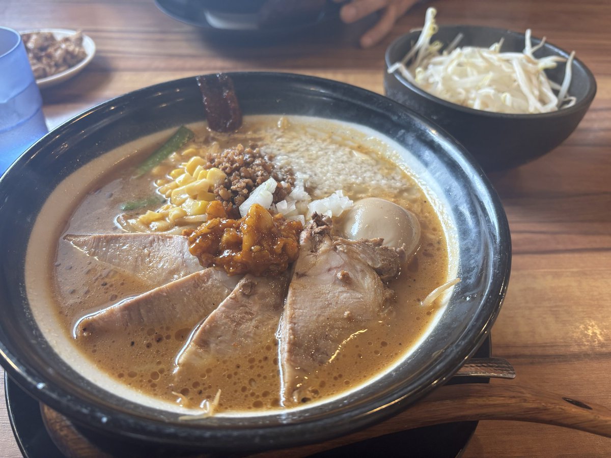 aug_pink's tweet photo. お昼に味噌ラーメン専門店で食べた🍜
美味しかったぁ😋
東野圭吾さんの作品ほとんど読んでて大好きだったからショックだなぁ😭 https://t.co/ojAzLtcCgs