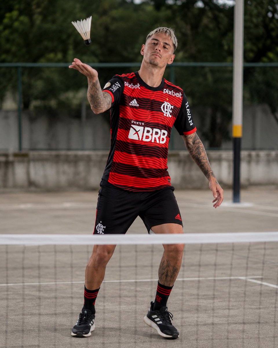 PE_HD_FLAMENGO's tweet photo. @simpraisa Que pena que o @guille_varela4 largou o futebol e foi pro time de peteca… tá fazendo uma falta danada né #flamengo? 🤔

#FLAXSAO https://t.co/37yA0s35pY