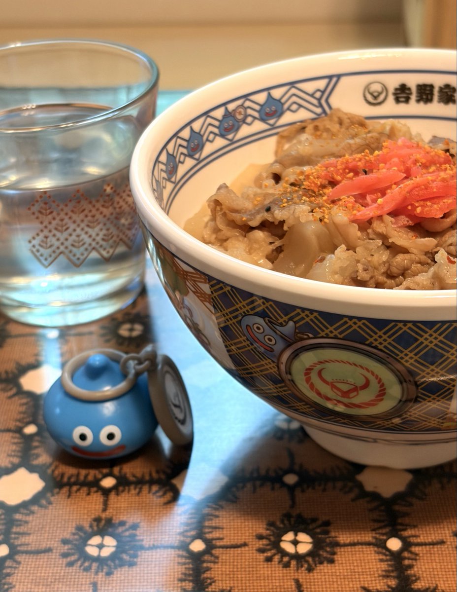 hX0193a's tweet photo. お昼はどんぶりセットの冷凍牛丼🍚
もぐもぐではやっとバーガーボディGET🍔✨ほっぺの焼き目がかわいいですね
#ドラクエウォーク https://t.co/y6Sg1sHRwh