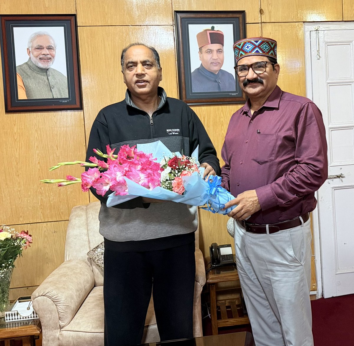govind4betterHP's tweet photo. आज शिमला में नेता प्रतिपक्ष एवं हिमाचल प्रदेश के पूर्व मुख्यमंत्री, जन-जन के लोकप्रिय नेता आदरणीय श्री @jairamthakurbjp जी से शिष्टाचार भेंट हुयीl https://t.co/Mm5crSAwof