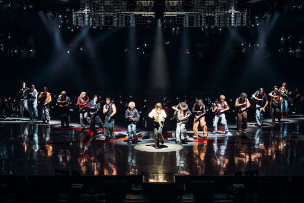 astage_ent's tweet photo. 【MUSIC】THE RAMPAGE 『THE RAMPAGE LIVE TOUR 2026 "(R)MPG"』9回目となる全国ツアー12都市23公演を完走‼️🎶

新曲「One Shot」が仮面ライダー主題歌に決定！🎵
単独カウントダウンライブ開催の発表も♪✨

▶️https://t.co/b2r7dDu0ON

#THERAMPAGE @therampagefext https://t.co/lRPb0zTlZt