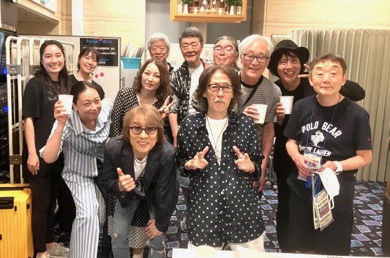 qNMWcrA2Zl52904's tweet photo. 『僕らの時代 2026 夏の号』盛況のうちに無事終了しました。
皆さん楽しんで頂けましたか？
ライブ終了後の楽屋で、ハイ、パチリ📷 https://t.co/6fNRwQ3ybg