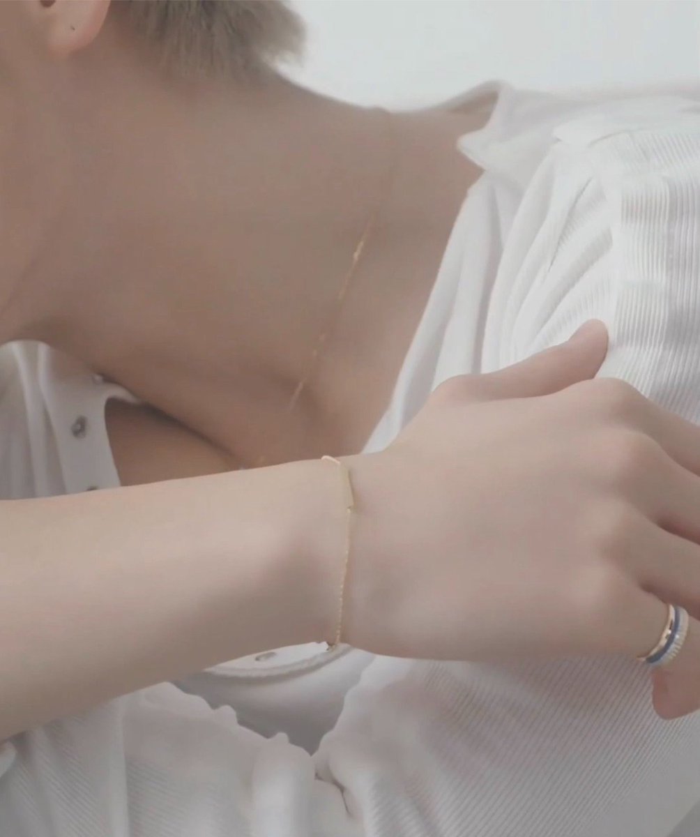 klummmm's tweet photo. โฟ้ดเหมาะกับเครื่องประดับมาก สวยไปหมดเลย ลุคชิล ๆ กับเครื่องประดับแพง ๆ 💓🙌🏻 https://t.co/UFjeW1Wkrv