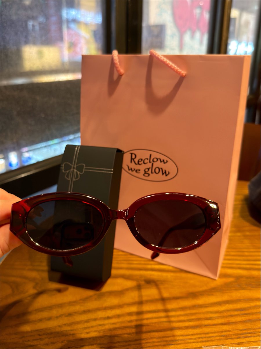 2na_mxmbb's tweet photo. The sales person tried to sell me the glasses that Hyungwon is wearing in the pictures, however I know for a fact those glasses will not look good on me 😂😂 I did fall in love with the red ones tho #hyungwon #reclow https://t.co/F3iYjtV6jH